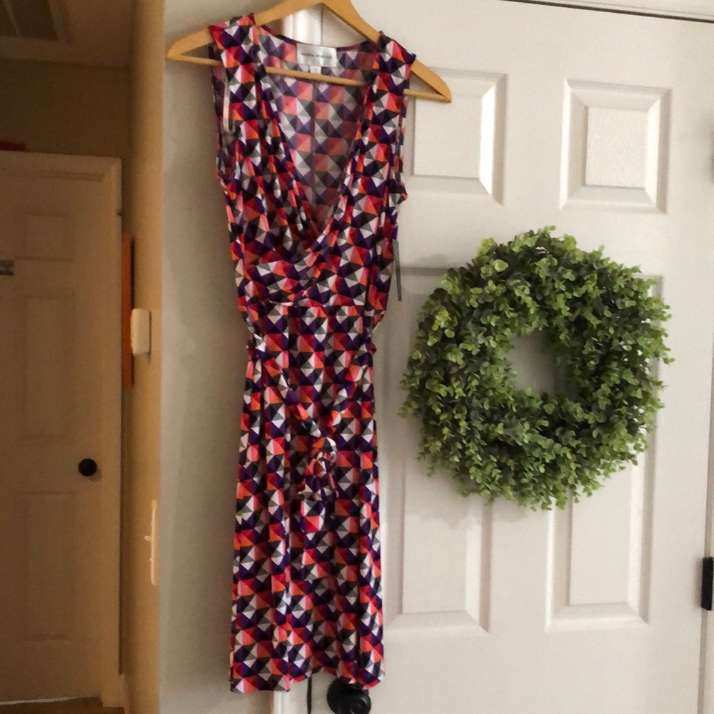 NWT Faux wrap dress~W Sz 6; geo print, comfy poly knit